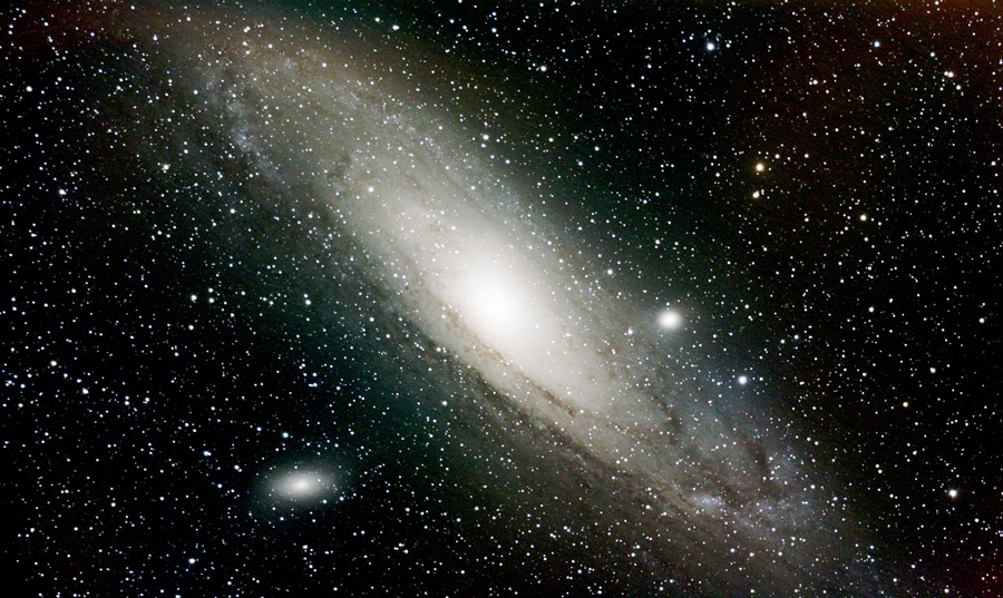 L'image du mois de décembre 2006 - M31, la galaxie d'Andromède par Pierre Henrotay