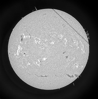 Image du mois de juillet 2026 | Transit de l'ISS devant le Soleil par Marc Distexhe